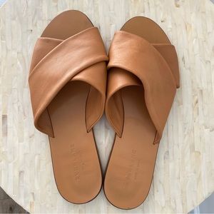 Everlane The Day Crossover Leather Sandal in Neutral Camel Tan
